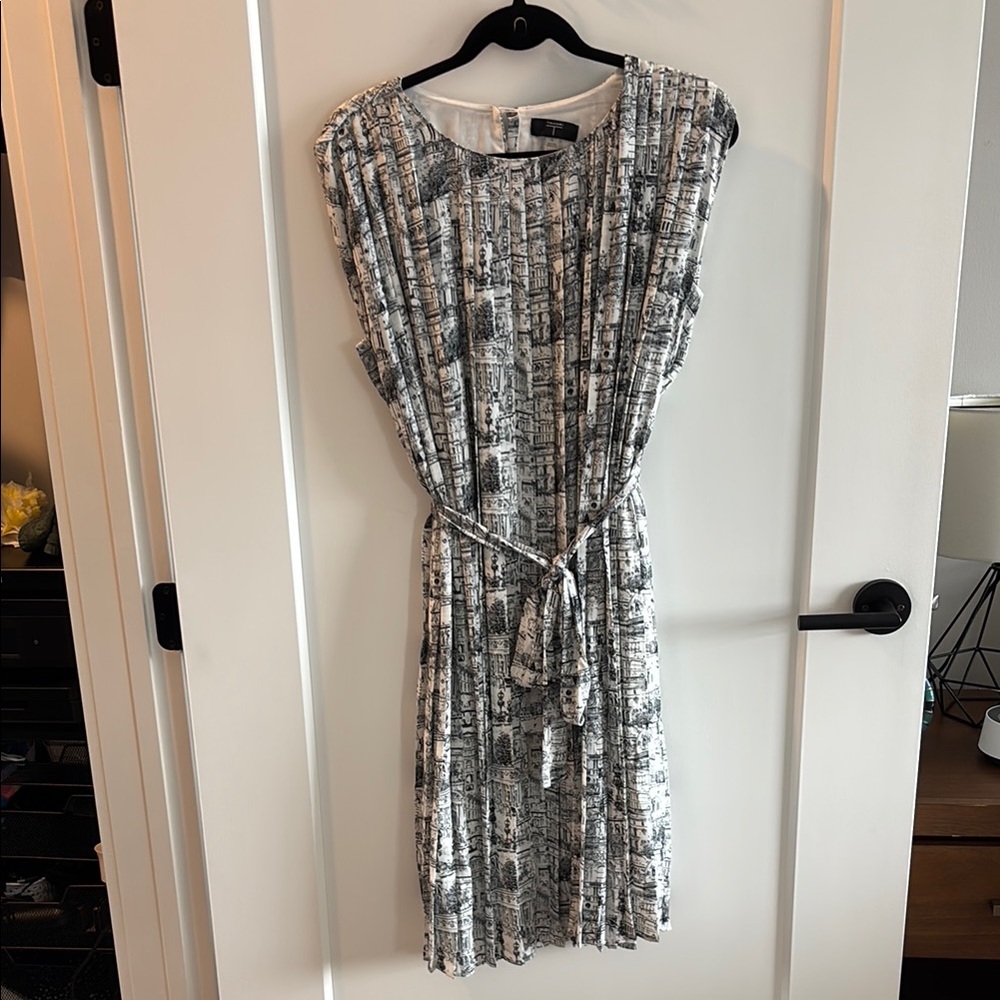Tahari Pleated Tie Waist Dress in Gray and White Print - size XL